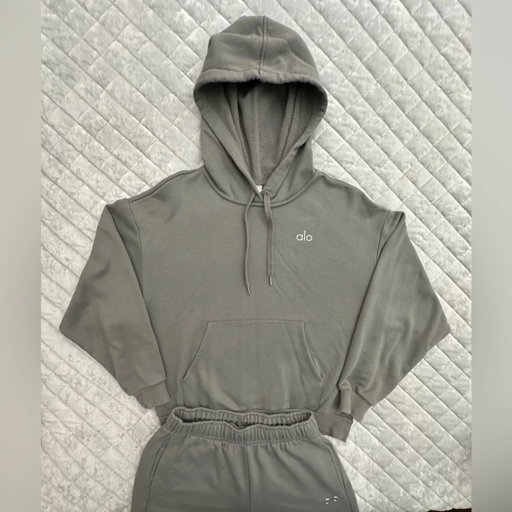 Alo Accolade Sweat Set - Picture 3 of 6